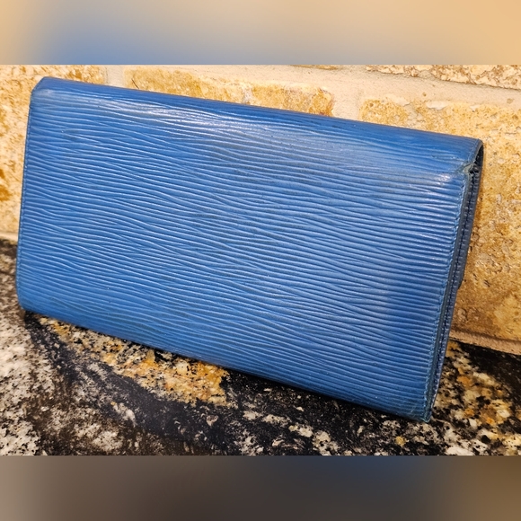 Louis Vuitton Blue Women's Bag - Picture 2 of 16
